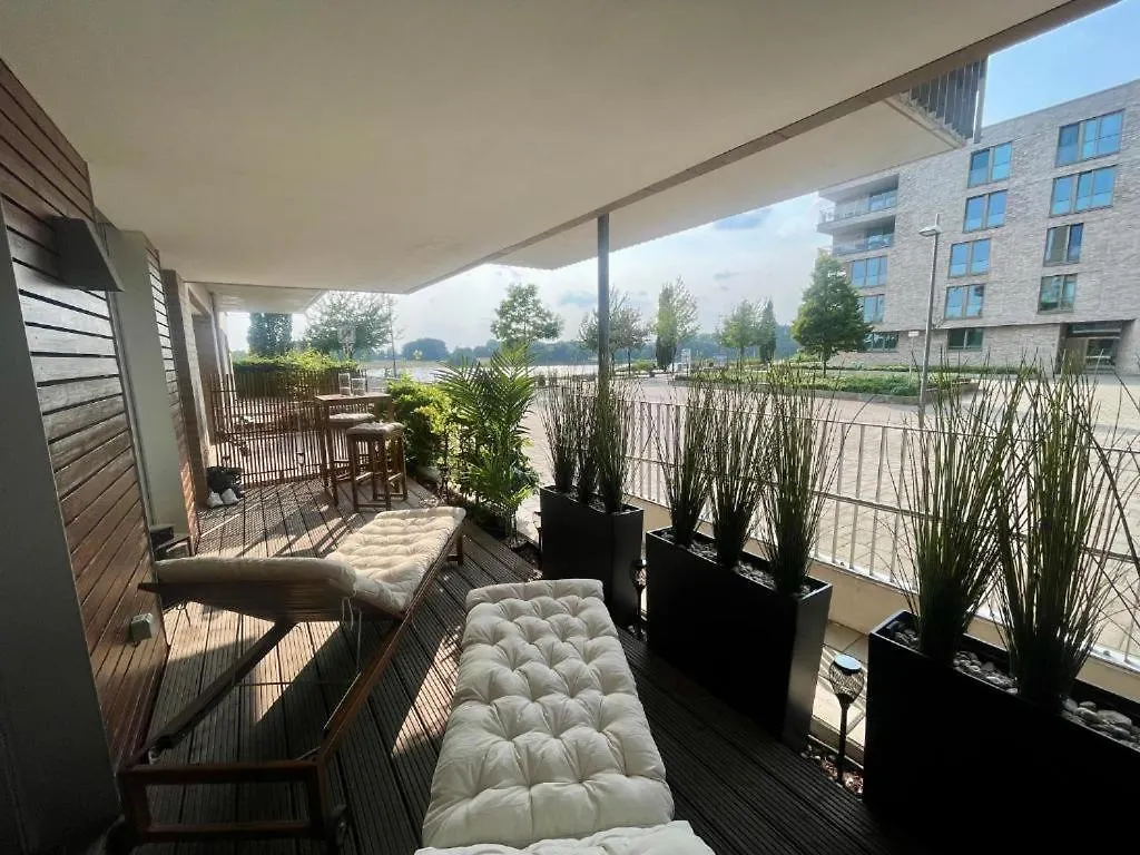 Modern Weser Apartment Brémy