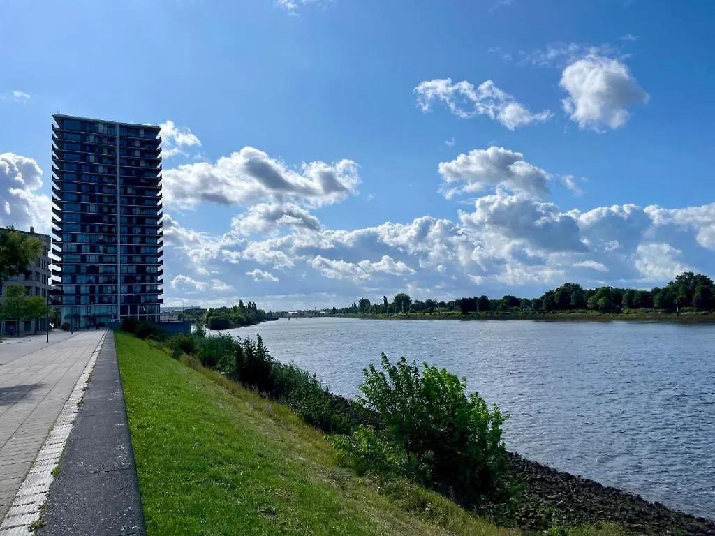 Modern Weser Apartment Brémy